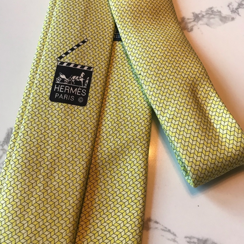 HERMES SUPER CLASSY MENS 100% SILK TIE